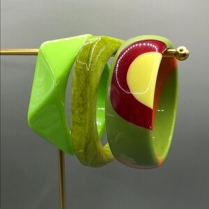 Bundle lot 3 vintage resin acrylic bangle bracelets vibrant green layer stack.